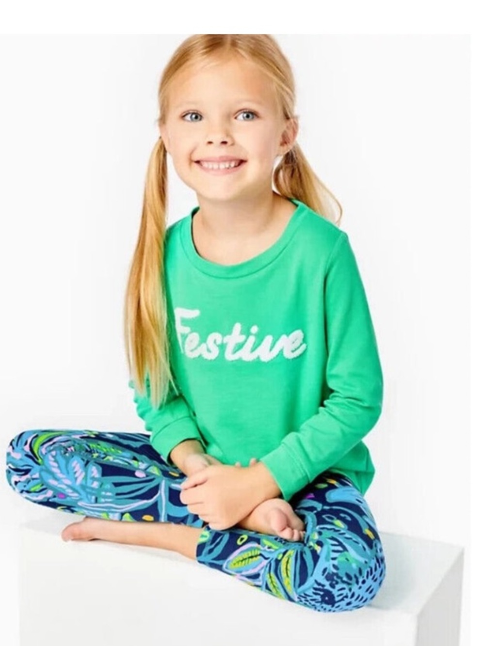 NWOT Lilly Pulitzer Mini Rami Festive
Sweatshirt Size 12/14